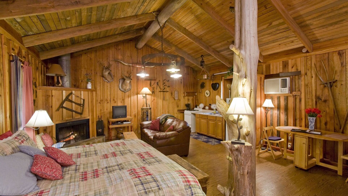 Hot Springs Cabin | The Sawmill Suite at Panther Valley Ranch
