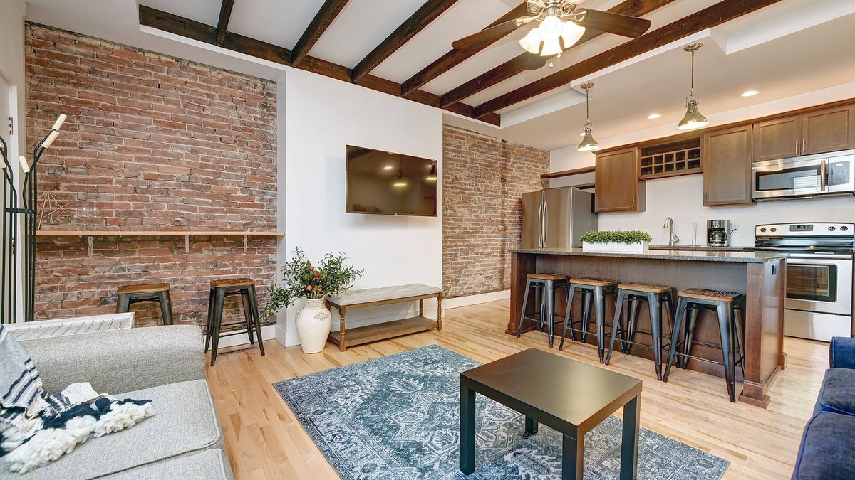 South Side Flats House | The Schenley! 8 Bed/5 bath! Sleeps 22! 4 x Free Parking!