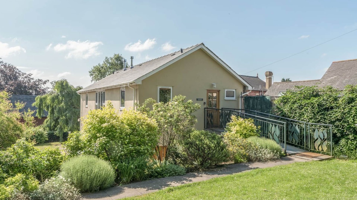 Bishops Castle Cottage | THE SCHOOLHOUSE BREWHOUSE, family friendly in Bishop's Castle