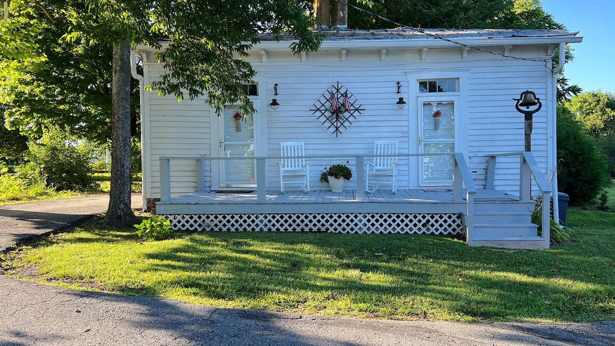 Farmville Cottage | The Schoolhouse in Historic Worsham