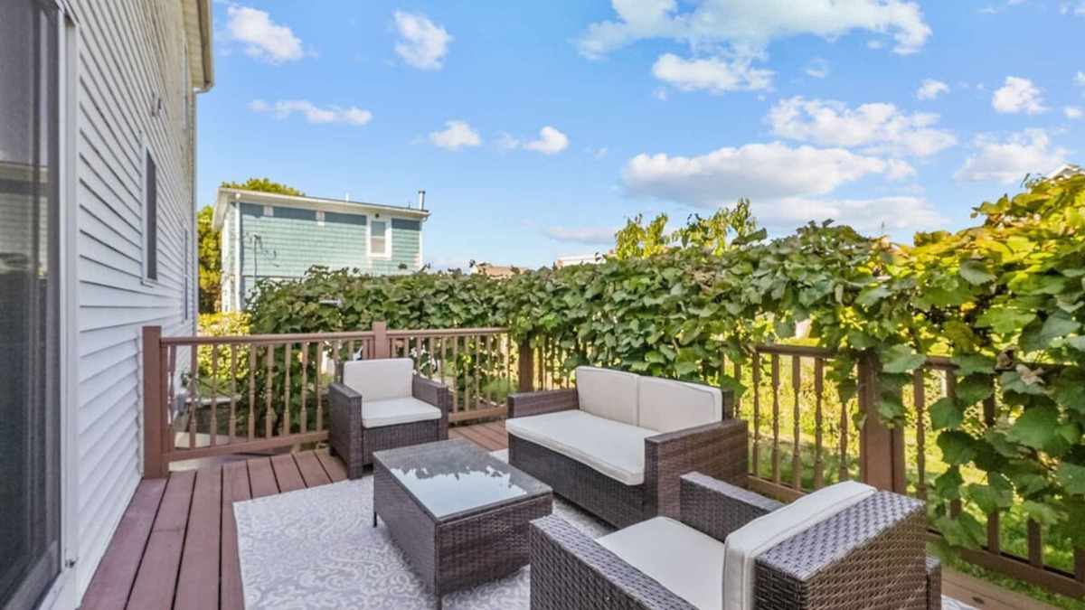 Bristol Apartment | The Schooner Suite - King Bed, Pets welcome!