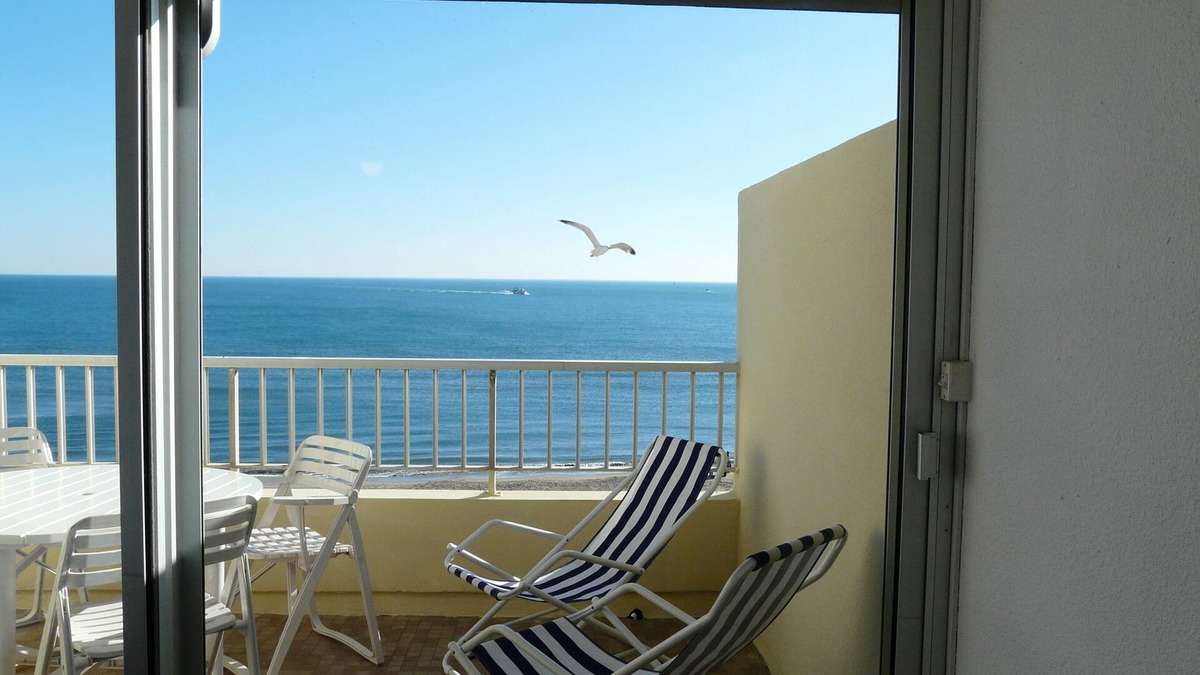 Le Grau-dʼAgde Apartment | The sea at your feet, under your window