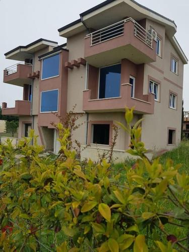 Qerek Apartment | “The Sea Breeze”, House Hamallaj