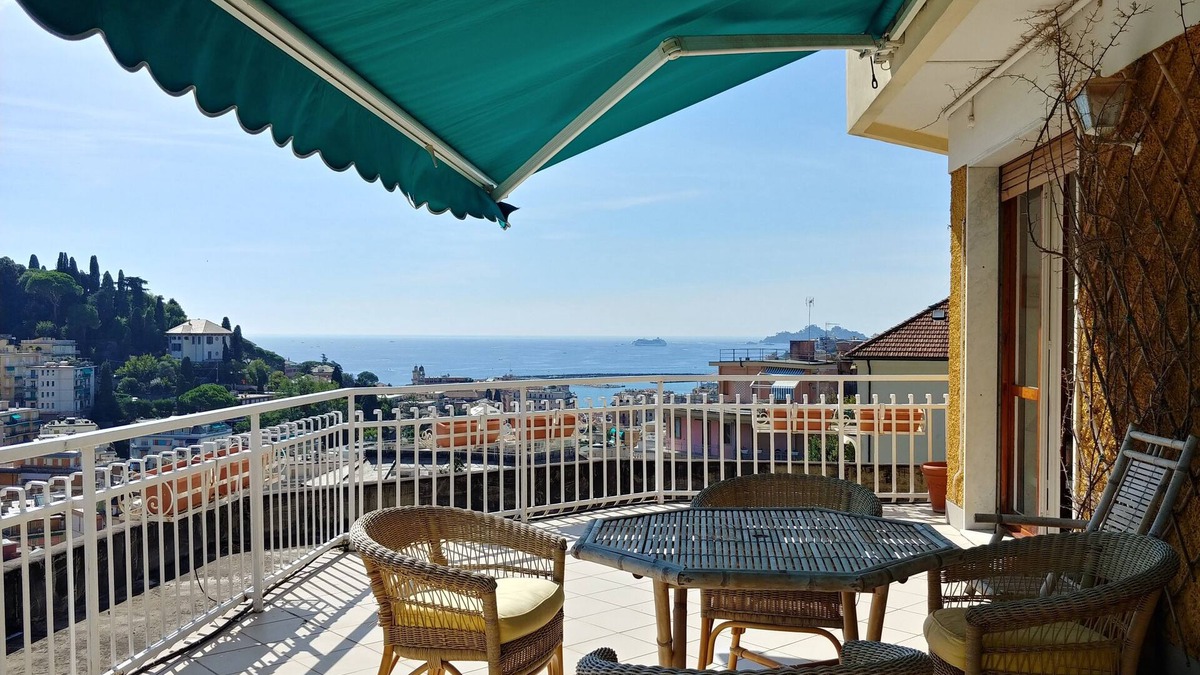 Rapallo Apartment | The sea on the terrace overlooking Portofino