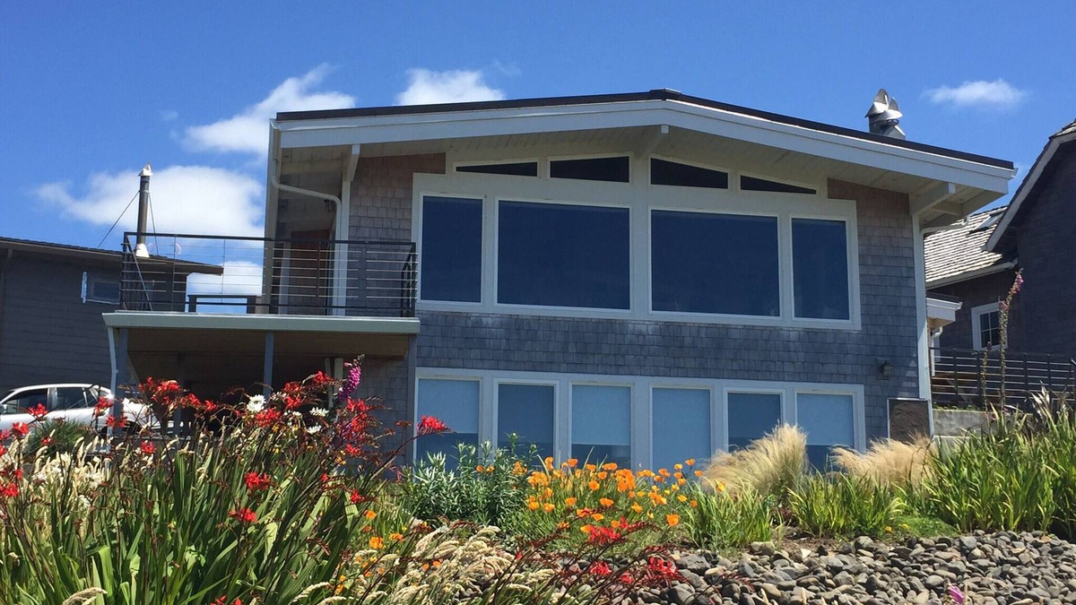 Neahkahnie Beach House | The Sea & Sand on the breathtaking Manzanita/Neah-kah-nie beach