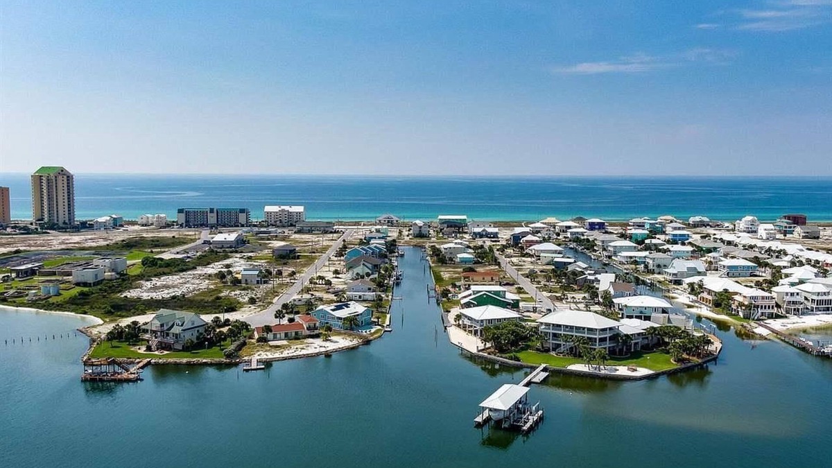 Navarre Beach House | The Sea Turtle House-Sound View Canal-Dock-Private Heated Pool-Elevator 3BR 3BTH