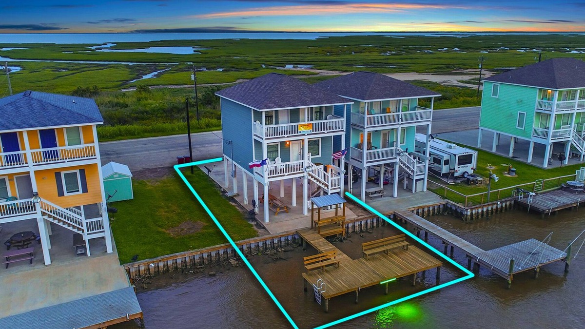 Matagorda House | THE SEAESTA SHACK-COLORADO RIVER-LIGHTED FISHING PIER-STARLINK WIFI-SLEEPS 9