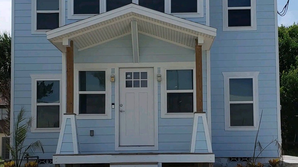 Smith's Memento House | The SeaEsta Whole House Rental nSteps to Ocean Center, Mintues Beach & SpeedWay