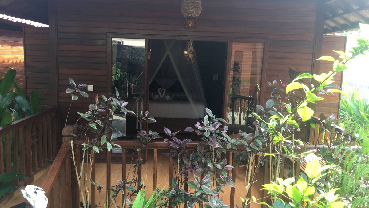 Mushroom Bay Bed & Breakfast | The Seaman Garden Huts
