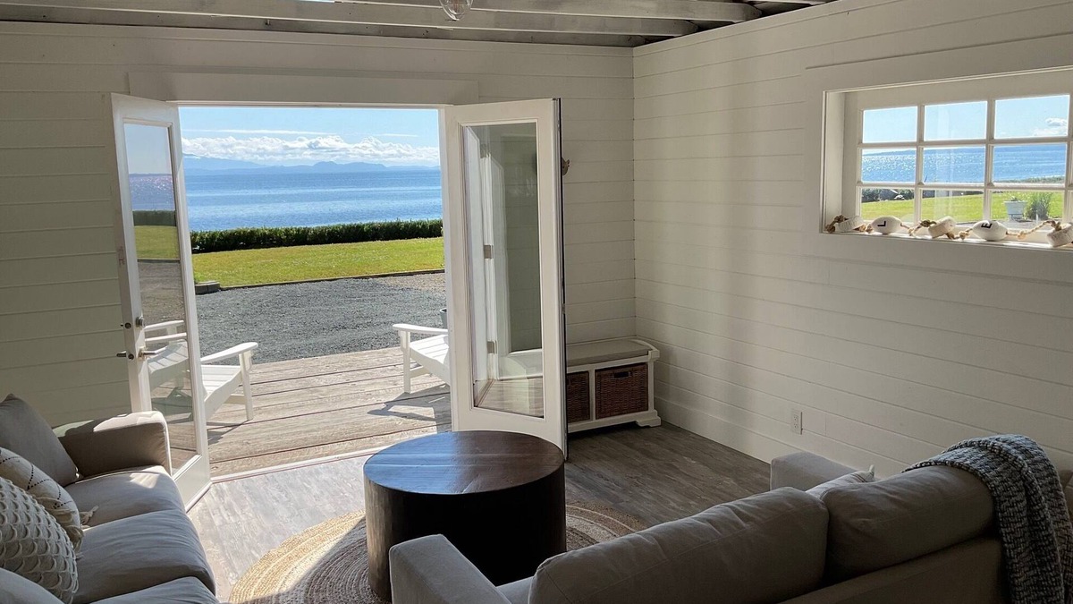 Regional District of Nanaimo Cabin | ‘The SeaShack’ - a unique beachfront stay for two