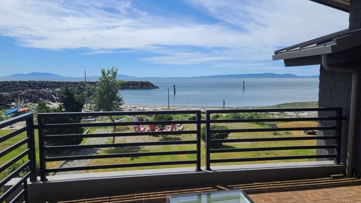 Point Roberts House | The Seaside Getaway