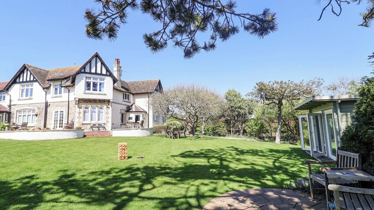 Beer Cottage | THE SEASIDE INN, pet friendly, character holiday cottage in Beer