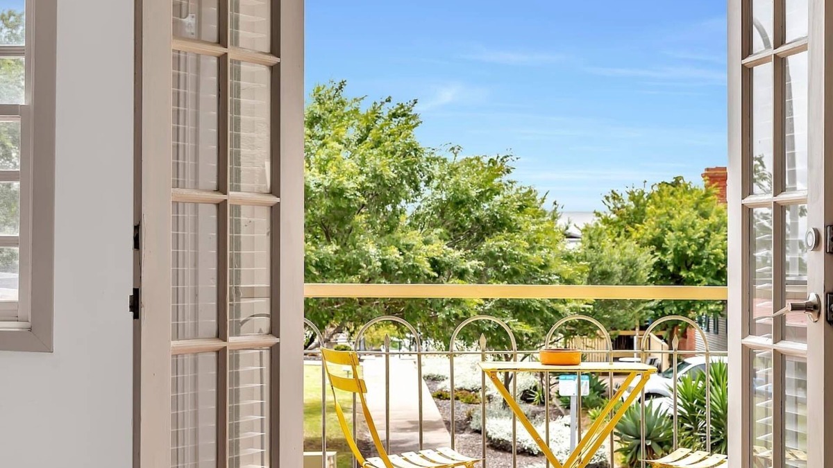 Semaphore Apartment | The Seaside Loft A Breezy Beachside Lifestyle