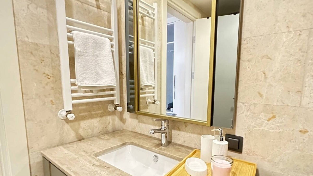 Bahcelievler Apartment | The Secluded Spot in Bağlar w/Free Wi-fi & Parking