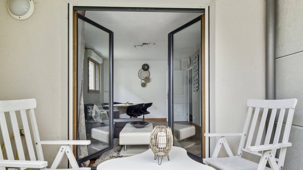 Saint-Cyr-l'Ecole Apartment | The secret garden
