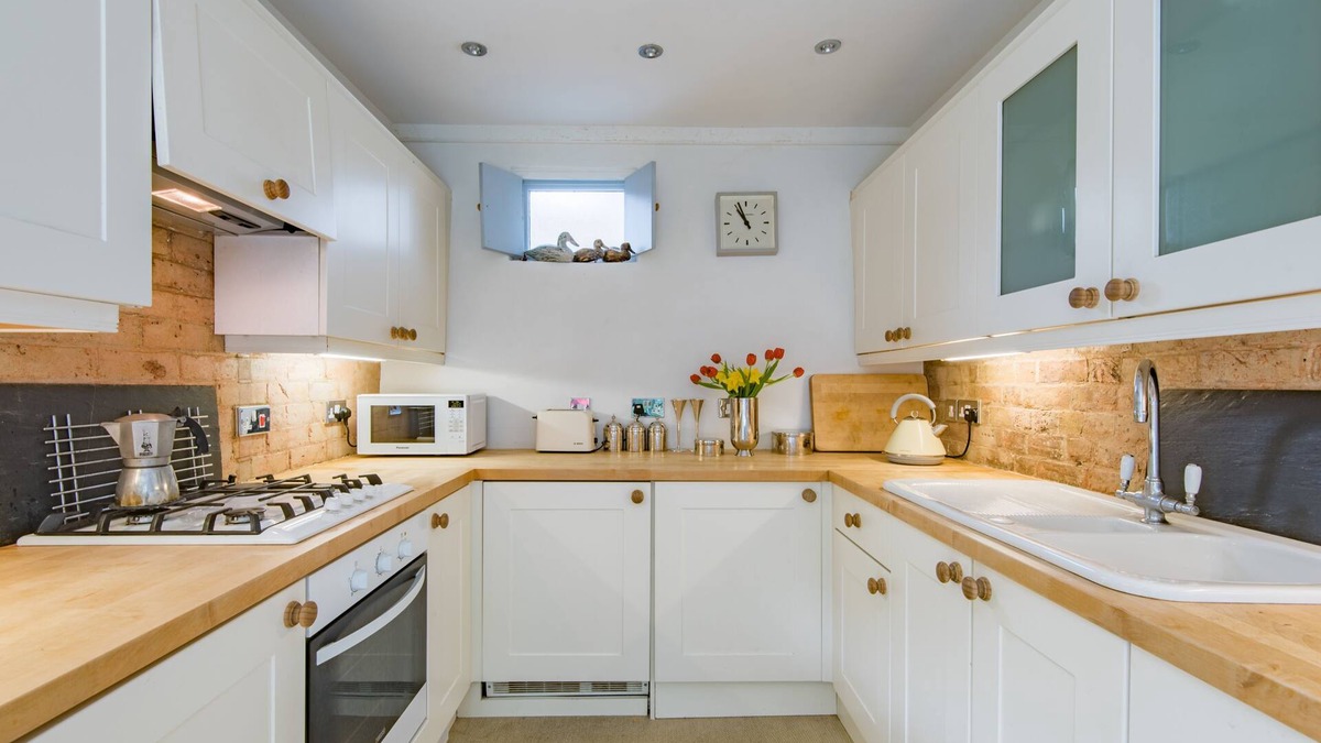 Martin Apartment | The Secret Garden, Kingsdown
