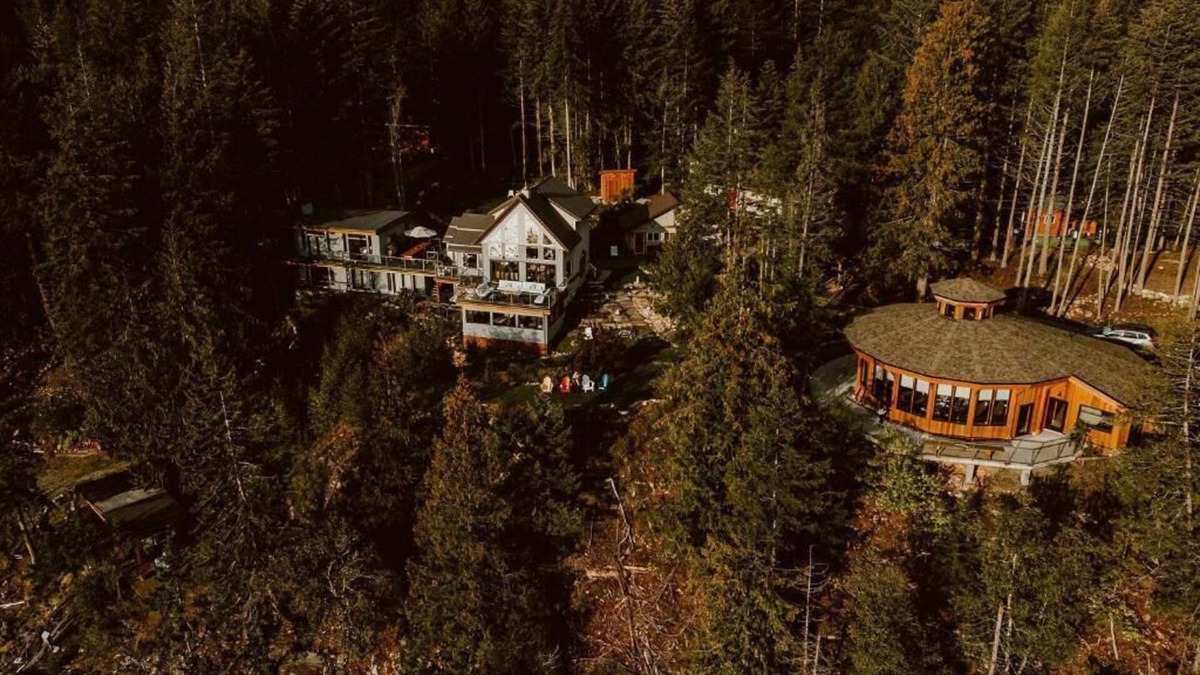Kaslo House | The Sentinel - Retreat Home near Mirror Lake