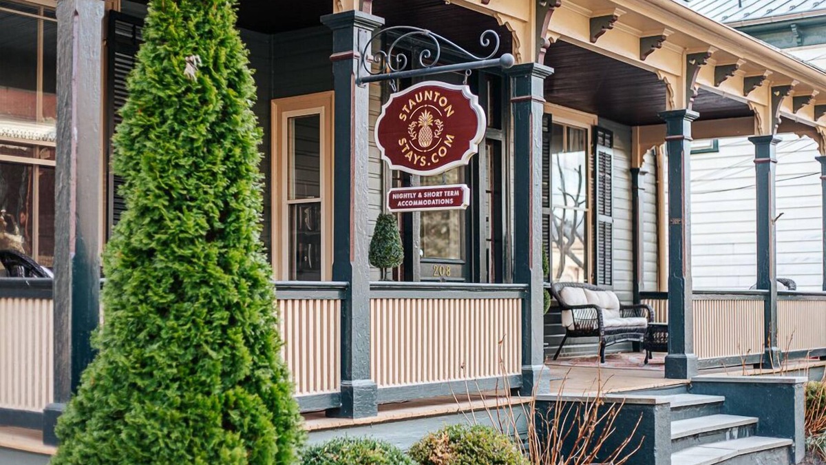 Staunton Apartment | The Serendipity Suite