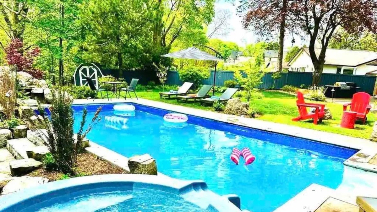 Clarkson-Lorne Park House | The Serenity Home Pool/Yoga/Game Room by the Lake