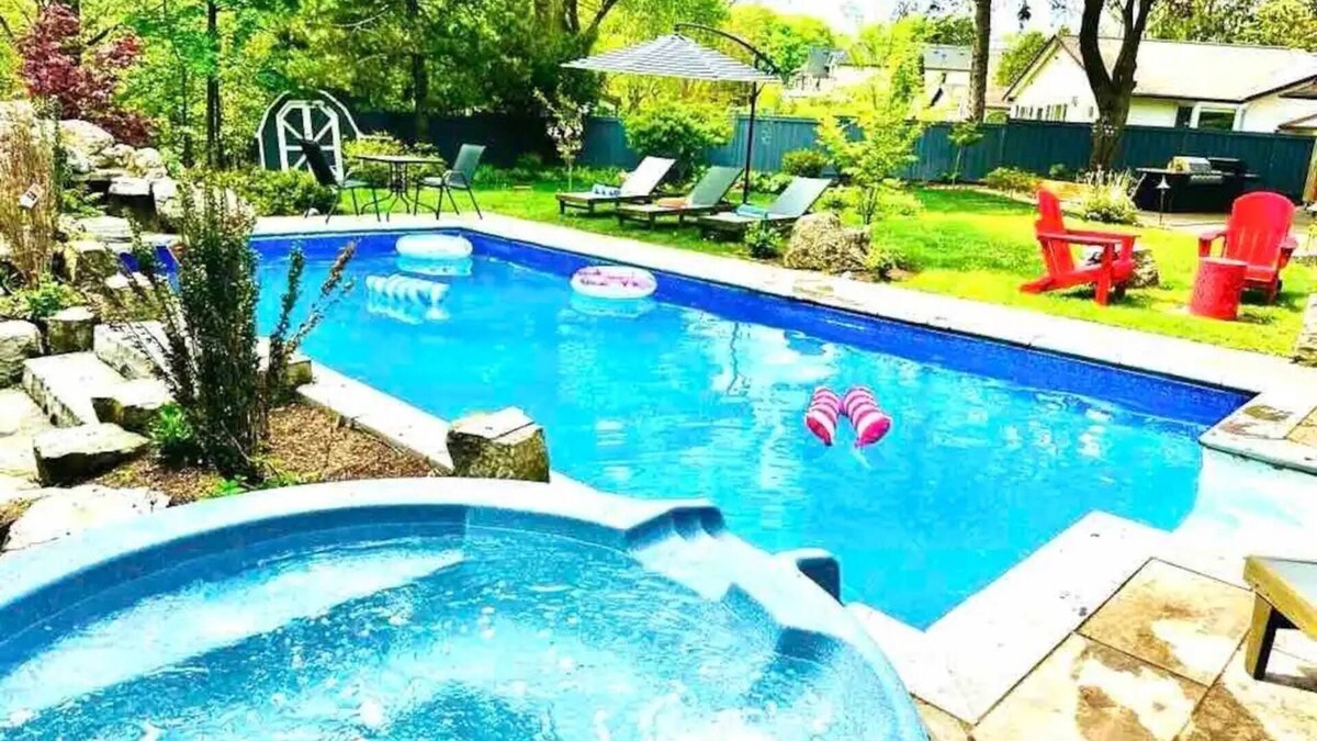 Clarkson-Lorne Park House | The Serenity Home Pool/Yoga/Game Room by the Lake