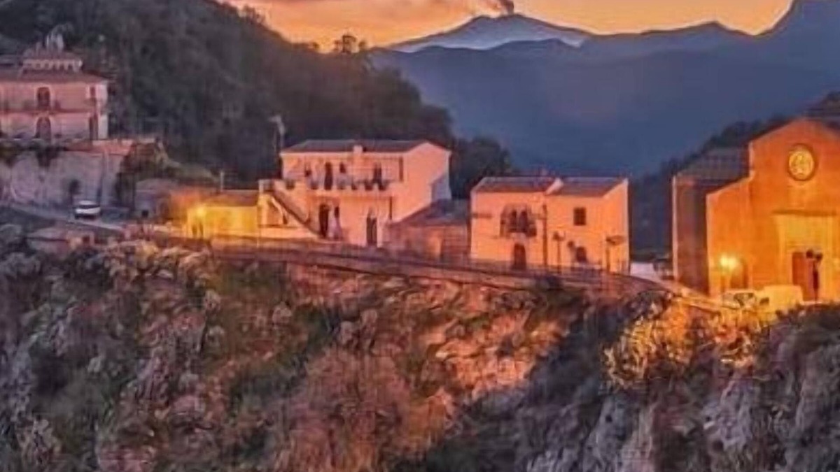 Savoca House | The Seven views holiday house