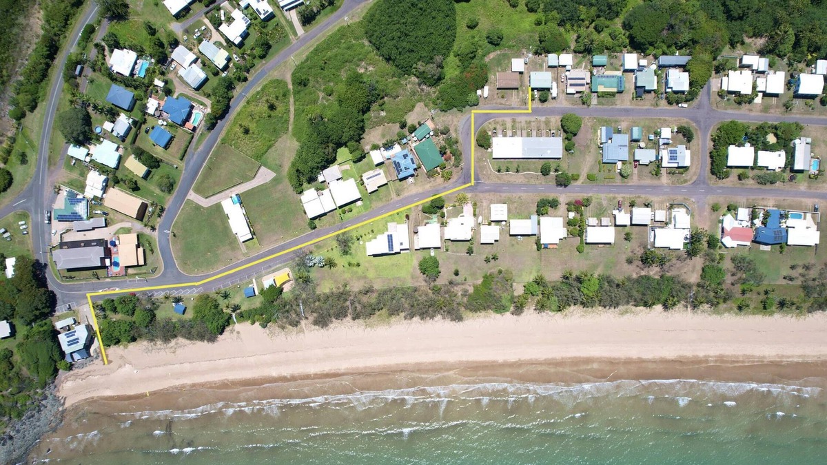 Sarina Beach House | The Shack - Sea breeze and a walk to the beach.