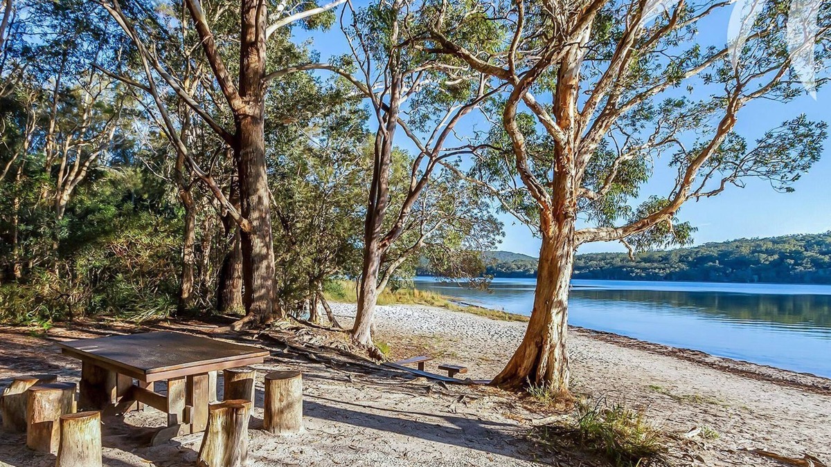 Smiths Lake House | The Shaka Shack - Pacific Palms Holidays