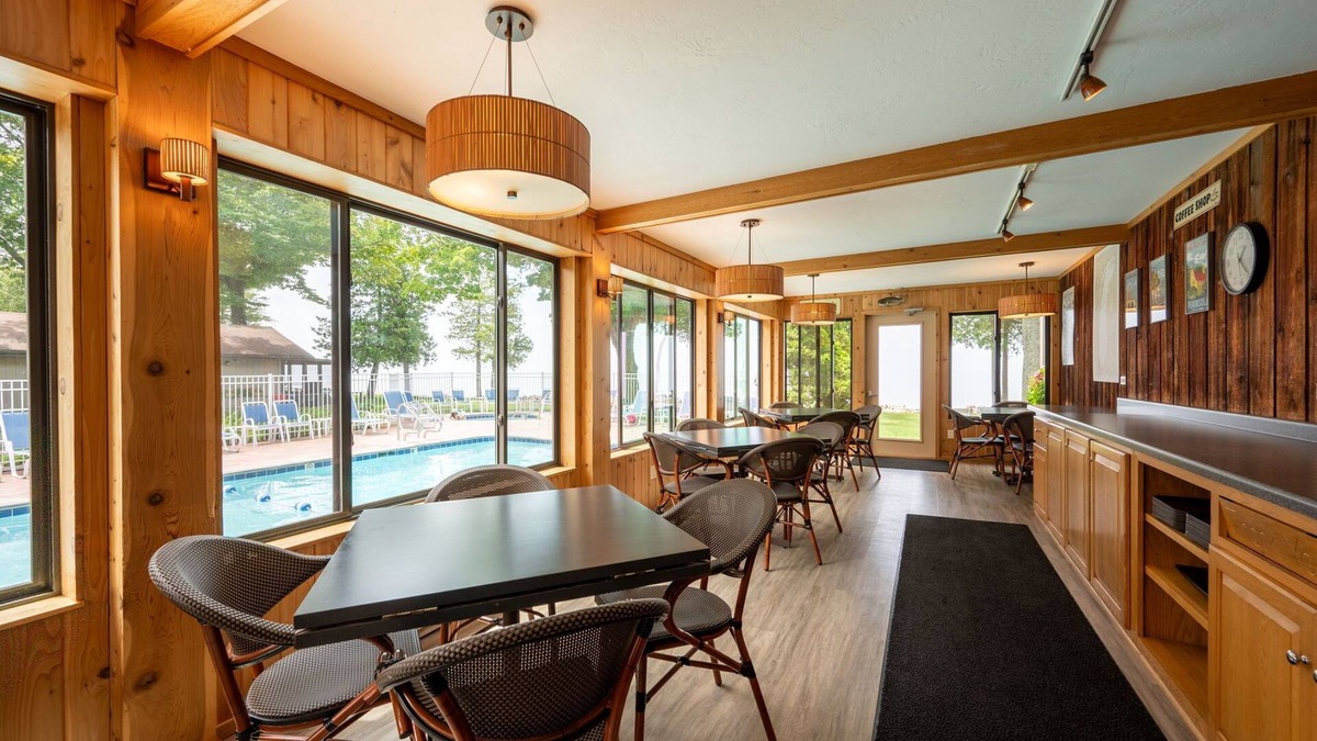 Egg Harbor Hotel | The Shallows Resort