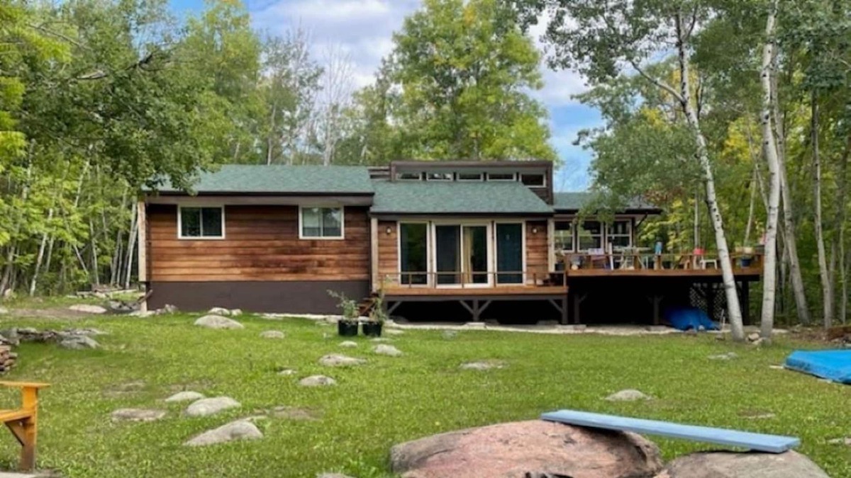 Manitoba Cottage | The Shamrock Lakeview Cottage- Enjoy Beach Country