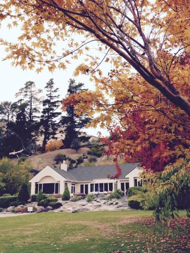 Lake Hayes Bed & Breakfast | The Shan's Lodge