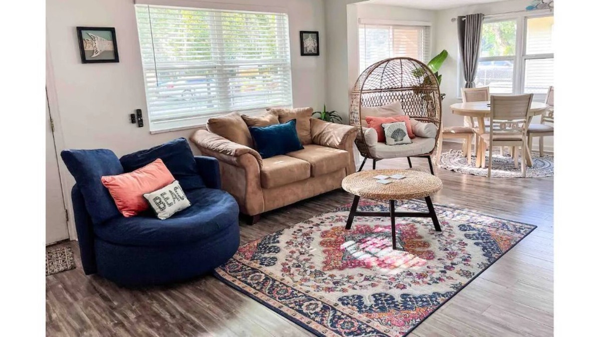 Bayou Oaks House | The Shandy House~Cheerful 3-bedroom Sarasota home