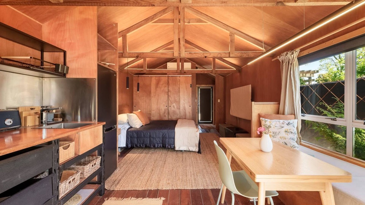 Matapihi Cabin | The Shed Guest House