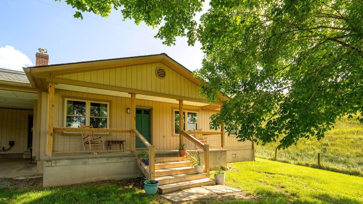Elk Creek Cottage | The Sheepfold: Remodeled cottage and 6 stall horse barn on working farm!