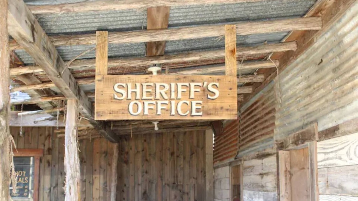 Morgan Mill Cottage | The Sheriff's Office-@Rooms at The Oak Dale