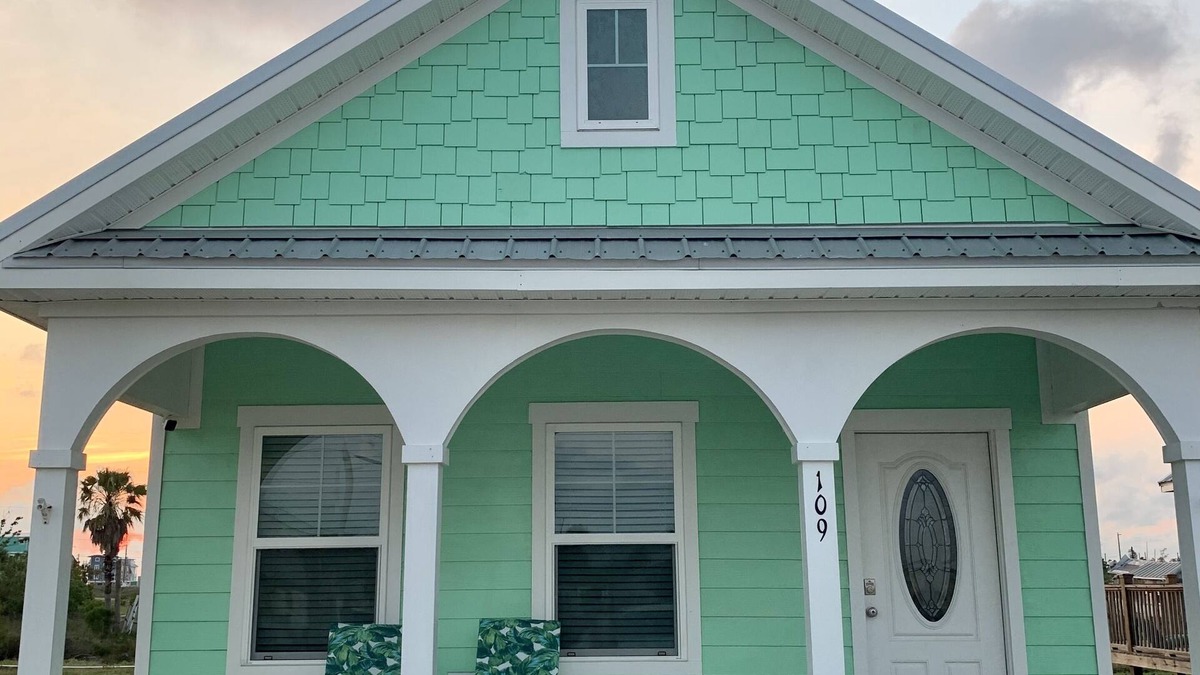 Mexico Beach Cottage | The Shipwreck Cottage is your beach vacation spot!