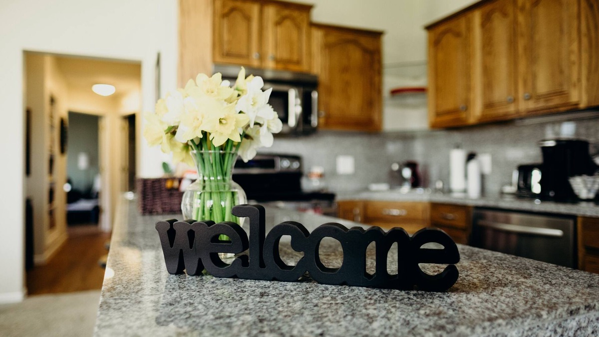 Stevensville House | The Shire - "There's some good in the world." Winery/Brewery tours available