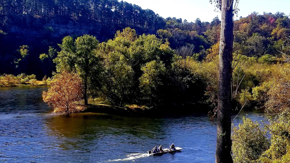 Calico Rock House | The Shoals Lodge-Amazing White River views!
