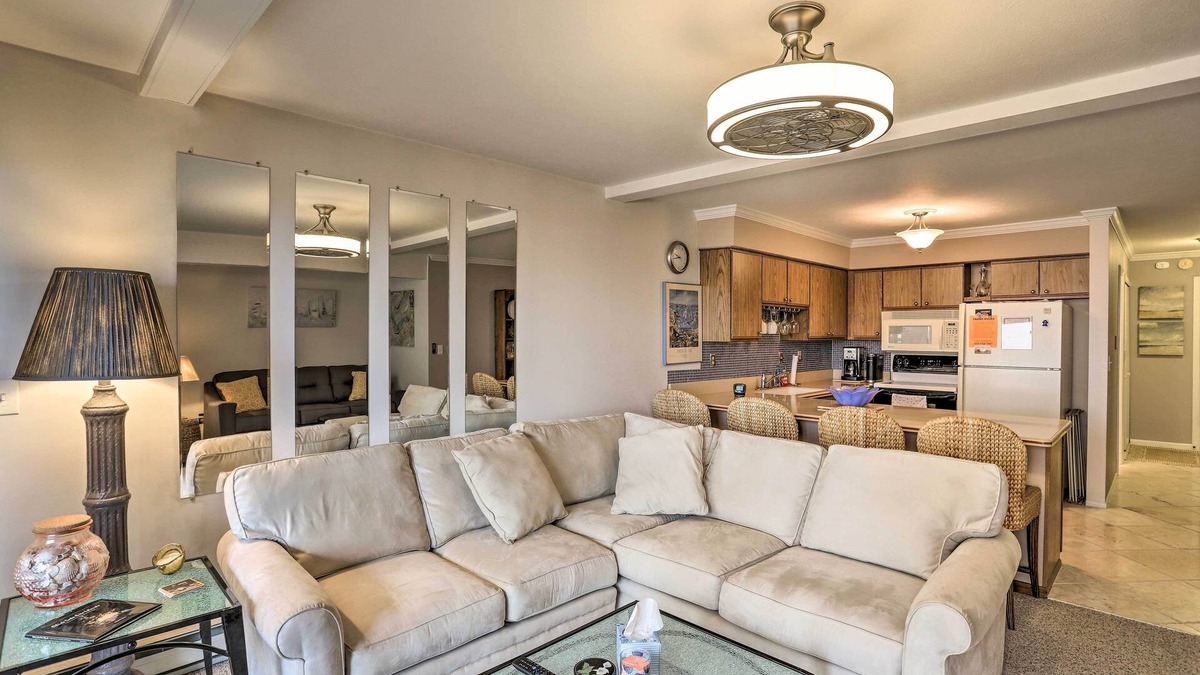 Port Clinton Condo | The Shores Condo w/Beach Access < 2 Mi to Dtwn!