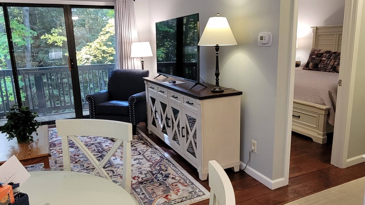 Acme Condo | The Shores Condo W/King Bed Nightly, Weekly or Monthly