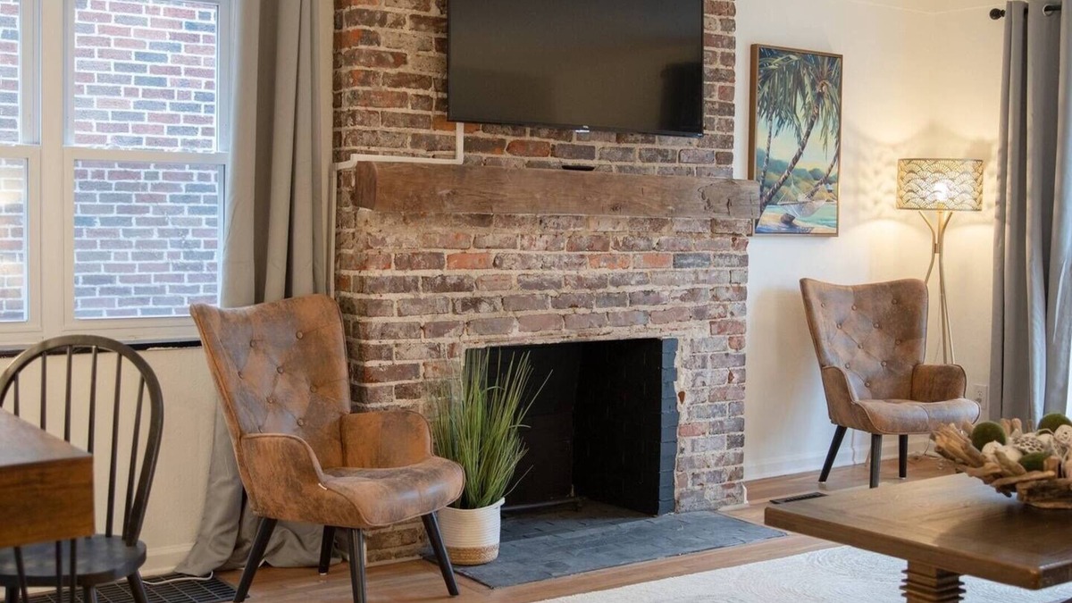 Grandview Heights Apartment | The Shores- Hot Tub- King Bed- Near OSU