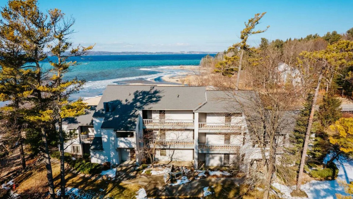 Acme Resort | The Shores Resort
