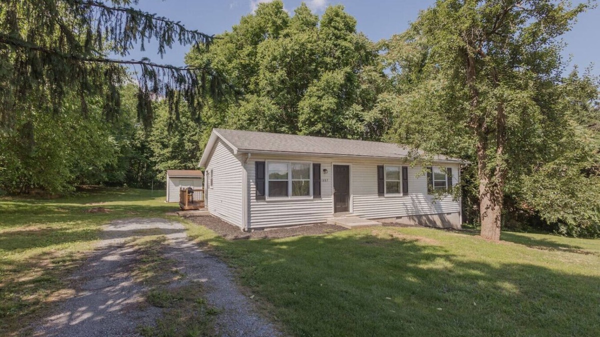 Martinsburg House | The Short Shack- 3 bedroom house