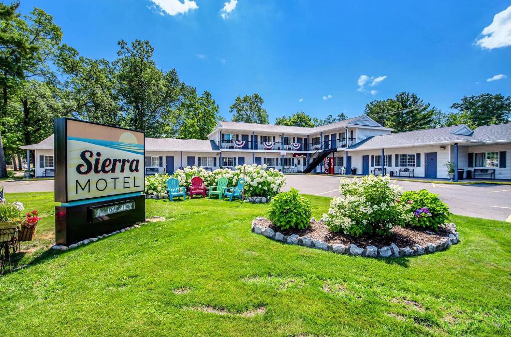 Traverse City Hotel | The Sierra Motel