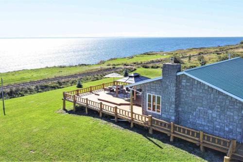 Caplan House | The Simeon - Upscale Bay Views by Doorbed