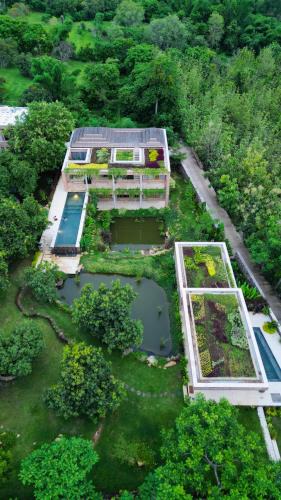Banjartegehe Villa | The Sinaba Orchard's Pondhouse
