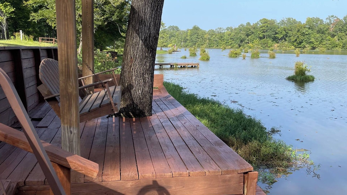 Aliceville House | The Sipbee Camphouse on the river. Relax and fish with family and friends.