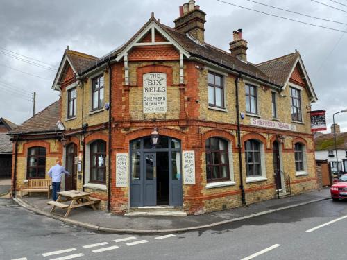 Rochester Bed & Breakfast | The Six Bells