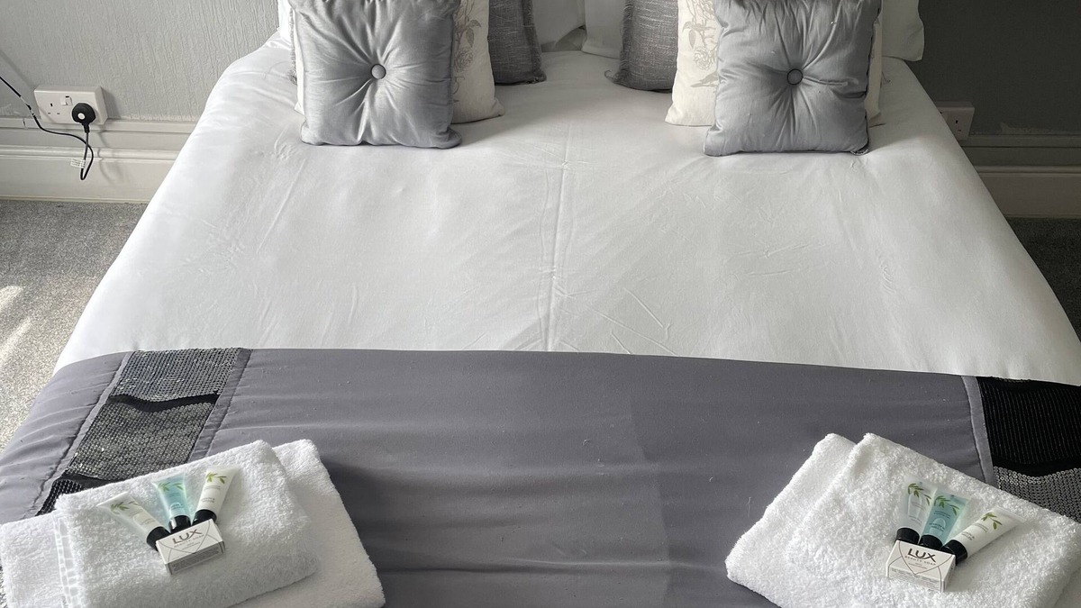 Rochester Hotel | The Six Bells