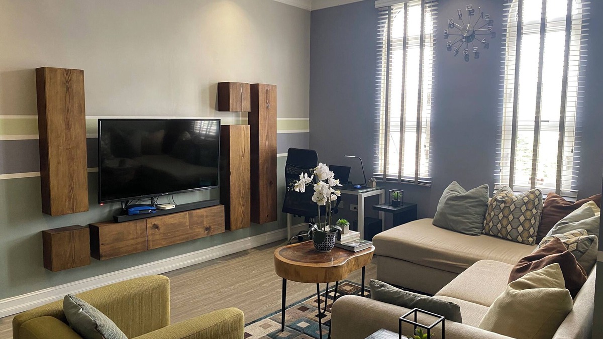 Constant Spring Apartment | The Sky Lounge - 2BD APT w/Amazing Roof Deck Views