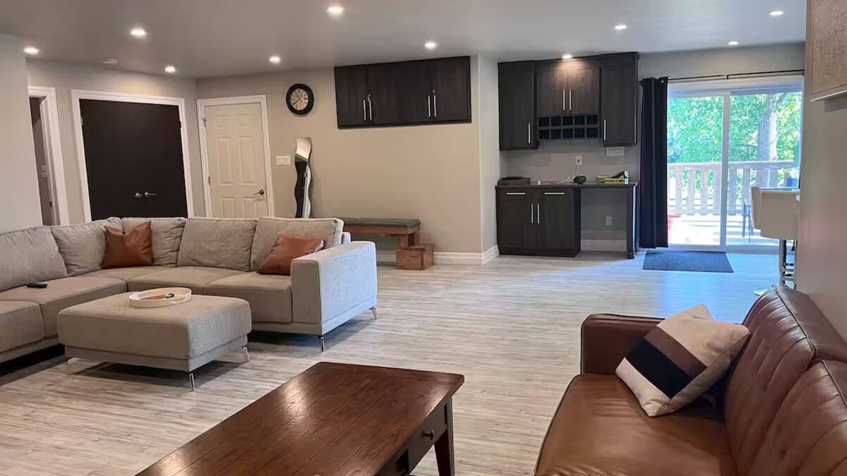 LaSalle Apartment | The Skyview Loft 2 Bedrooms, 4 Beds